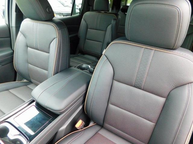 new 2025 Chevrolet Traverse car, priced at $55,295