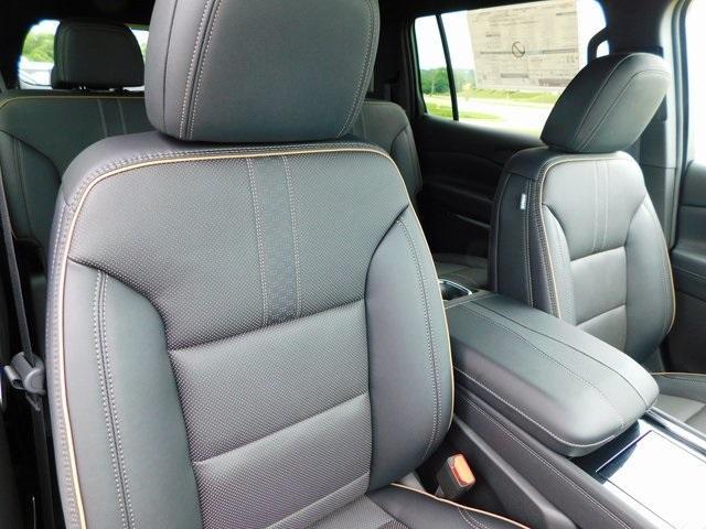 new 2025 Chevrolet Traverse car, priced at $55,295