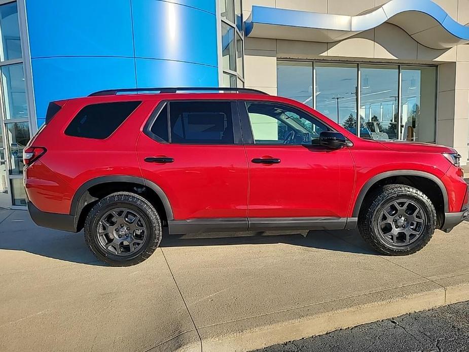 new 2025 Honda Pilot car, priced at $51,555