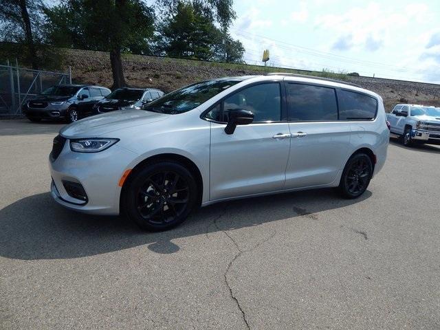 new 2024 Chrysler Pacifica car, priced at $43,827