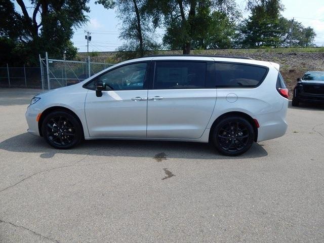 new 2024 Chrysler Pacifica car, priced at $43,827