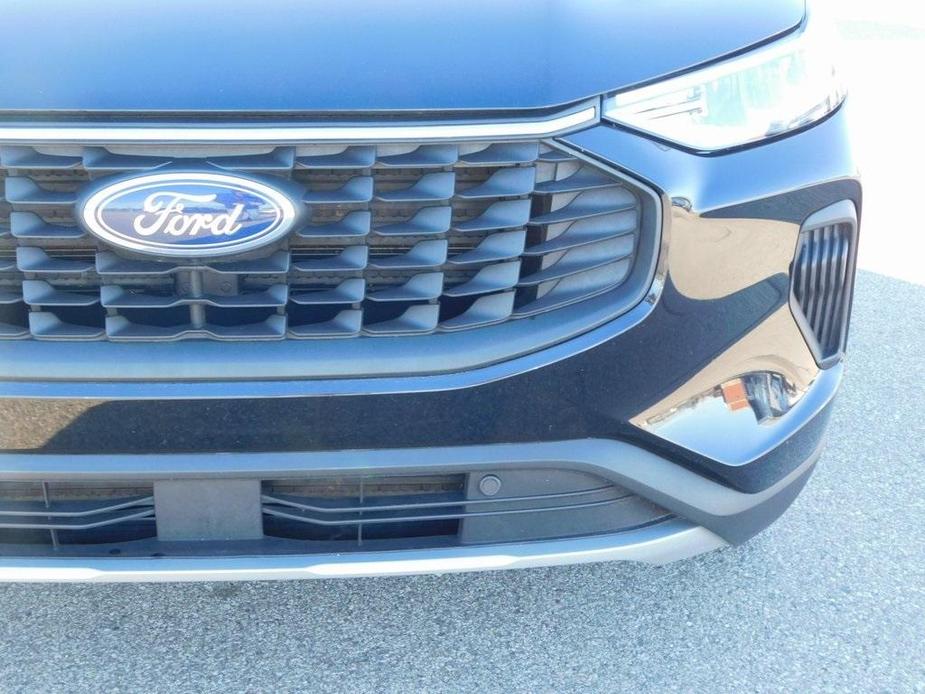 used 2024 Ford Escape car, priced at $25,999