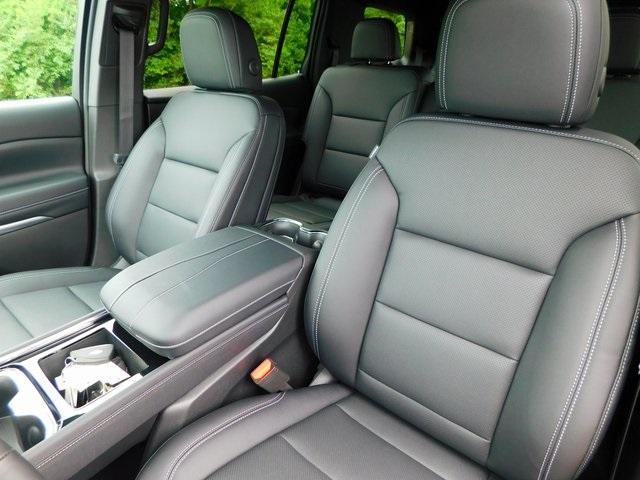 new 2025 Chevrolet Traverse car, priced at $43,195