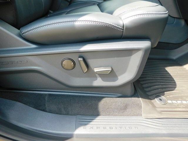 new 2025 Ford Expedition car, priced at $77,081