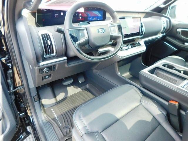 new 2025 Ford Expedition car, priced at $77,081