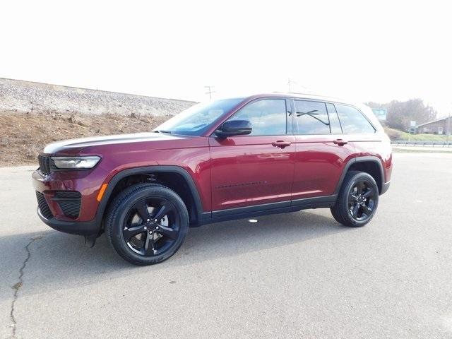 new 2025 Jeep Grand Cherokee car, priced at $46,170