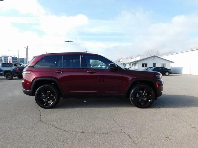 new 2025 Jeep Grand Cherokee car, priced at $46,170