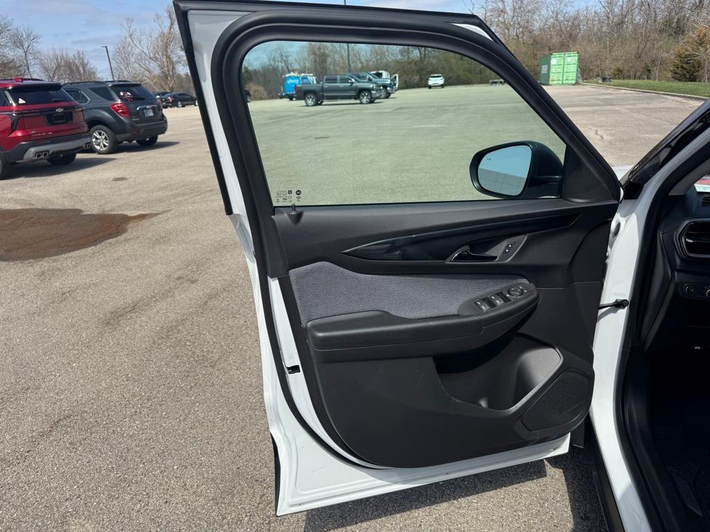 new 2025 Chevrolet TrailBlazer car, priced at $25,825