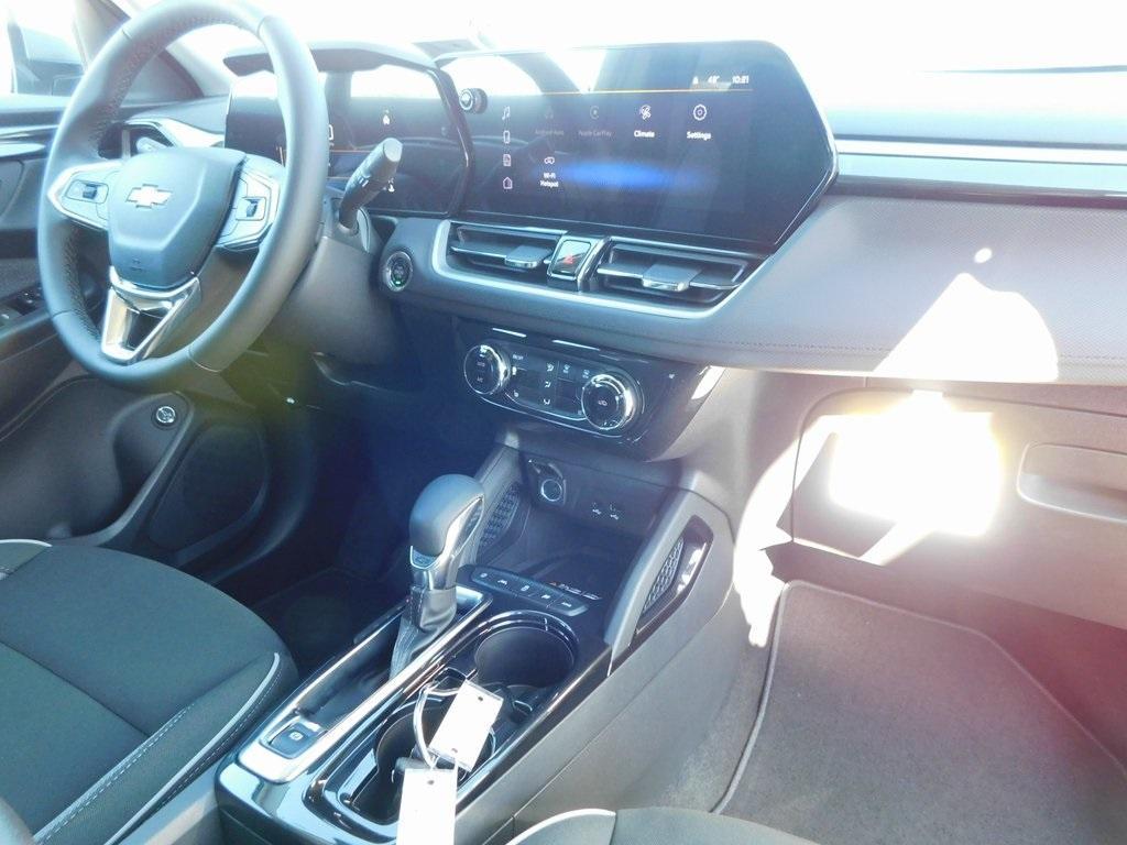 new 2025 Chevrolet TrailBlazer car, priced at $30,220