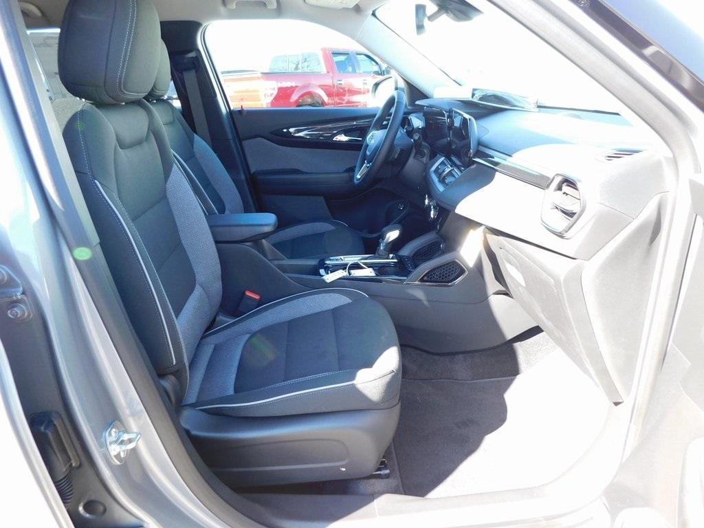 new 2025 Chevrolet TrailBlazer car, priced at $30,220