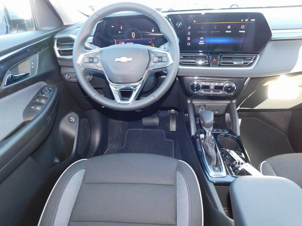 new 2025 Chevrolet TrailBlazer car, priced at $30,220