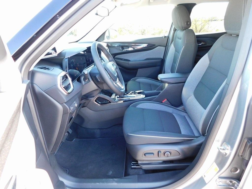 new 2025 Chevrolet TrailBlazer car, priced at $30,220