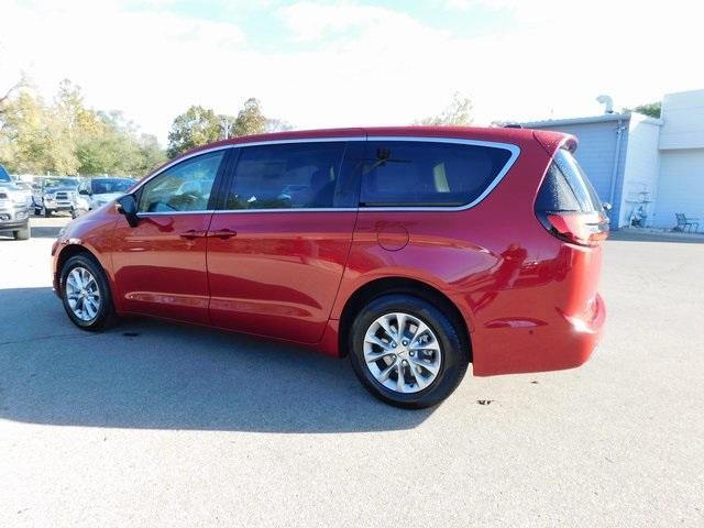 new 2024 Chrysler Pacifica car, priced at $41,679