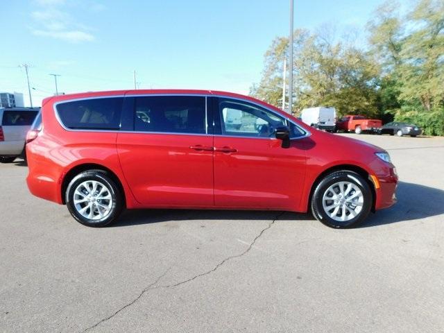 new 2024 Chrysler Pacifica car, priced at $41,679