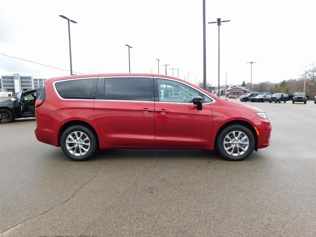 new 2024 Chrysler Pacifica car, priced at $40,179