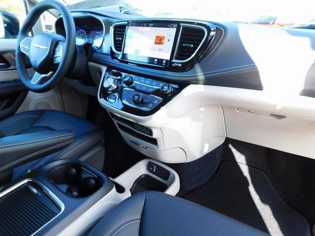 new 2024 Chrysler Pacifica car, priced at $41,679