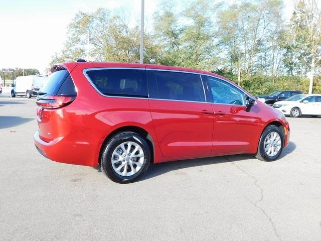 new 2024 Chrysler Pacifica car, priced at $41,679