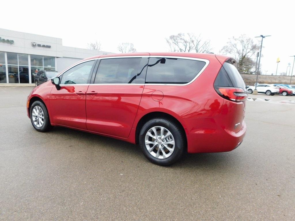 new 2024 Chrysler Pacifica car, priced at $40,179