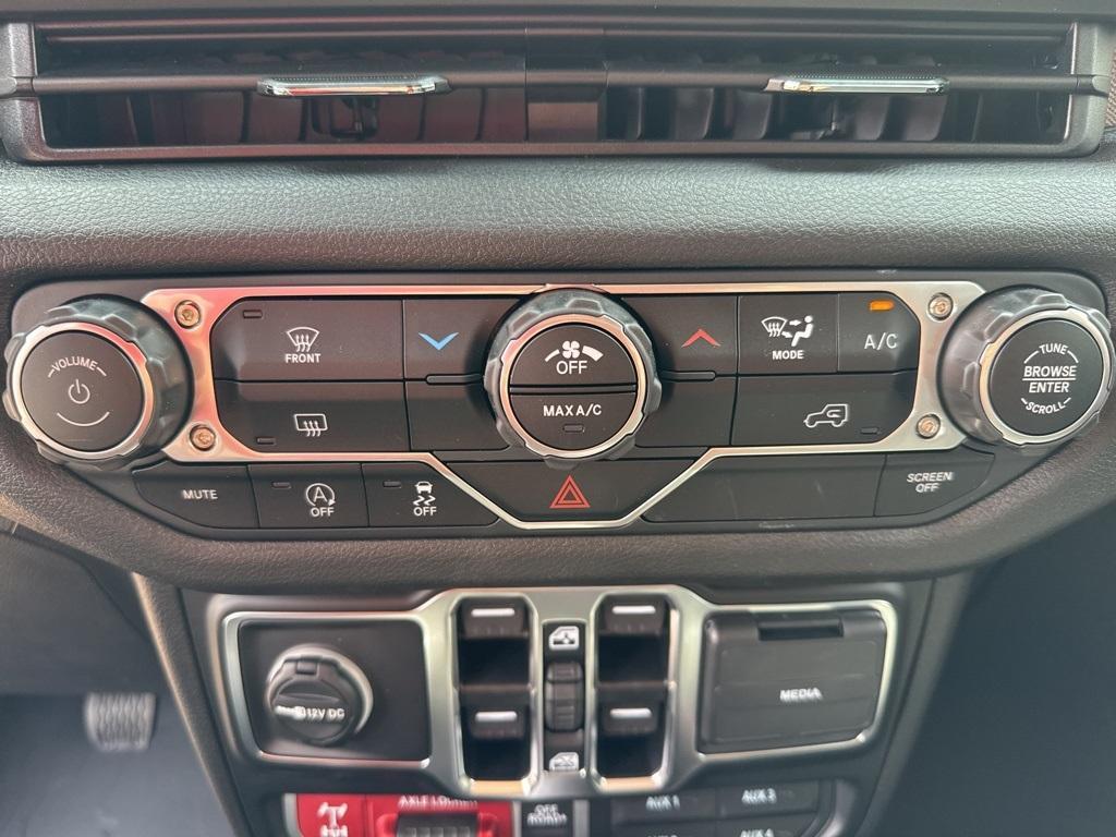new 2025 Jeep Wrangler car, priced at $44,198