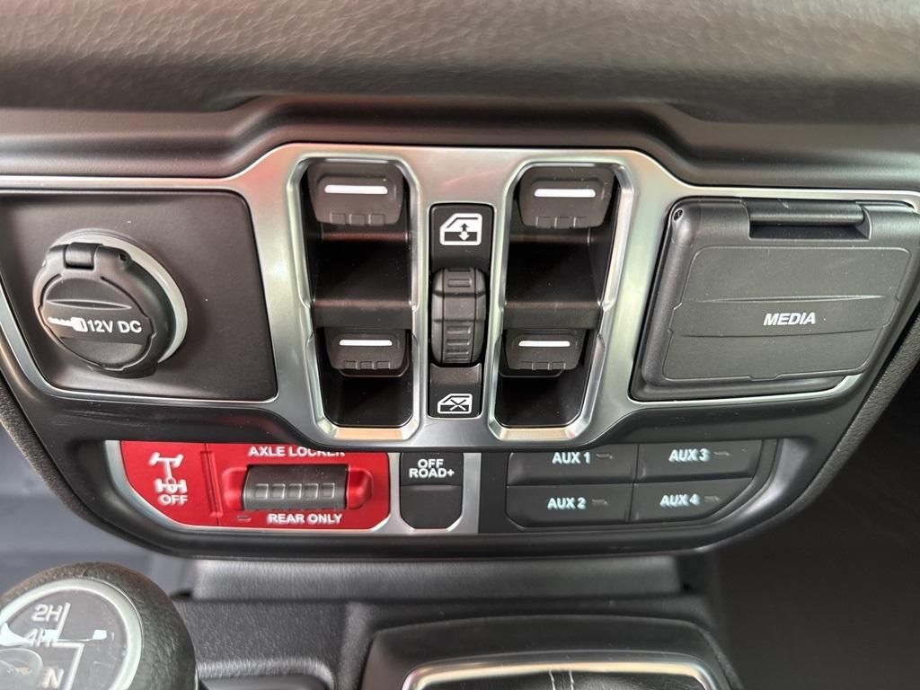 new 2025 Jeep Wrangler car, priced at $44,198