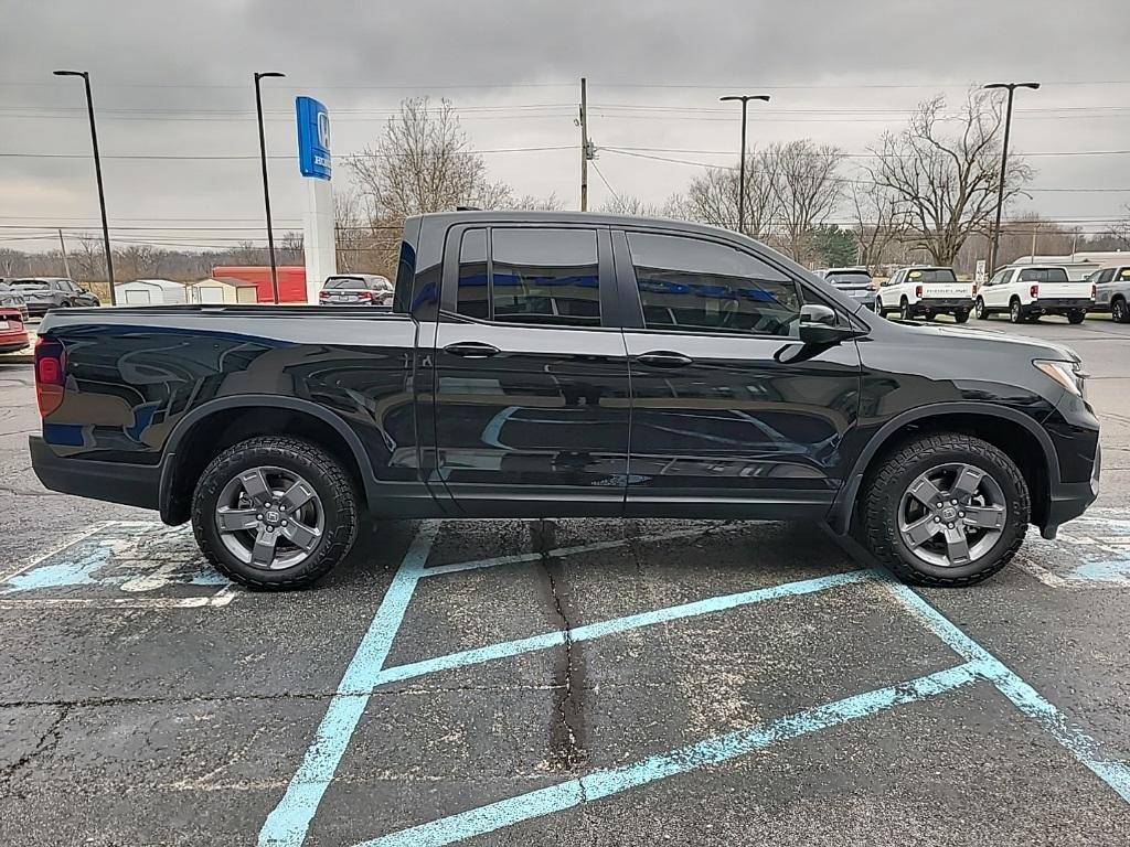 new 2025 Honda Ridgeline car, priced at $43,967