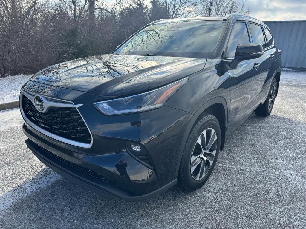 used 2021 Toyota Highlander car, priced at $27,999