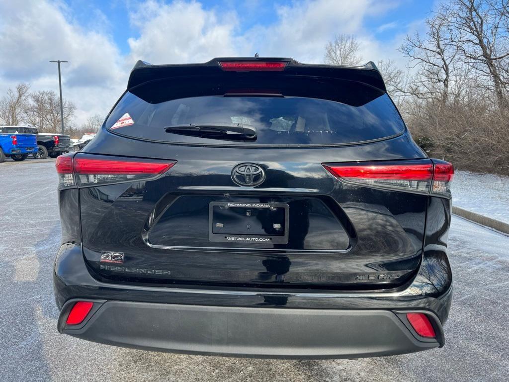 used 2021 Toyota Highlander car, priced at $27,999