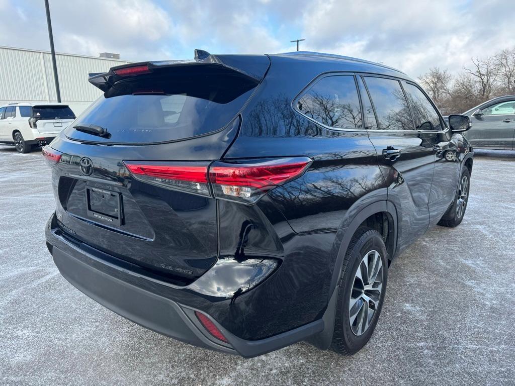 used 2021 Toyota Highlander car, priced at $27,999