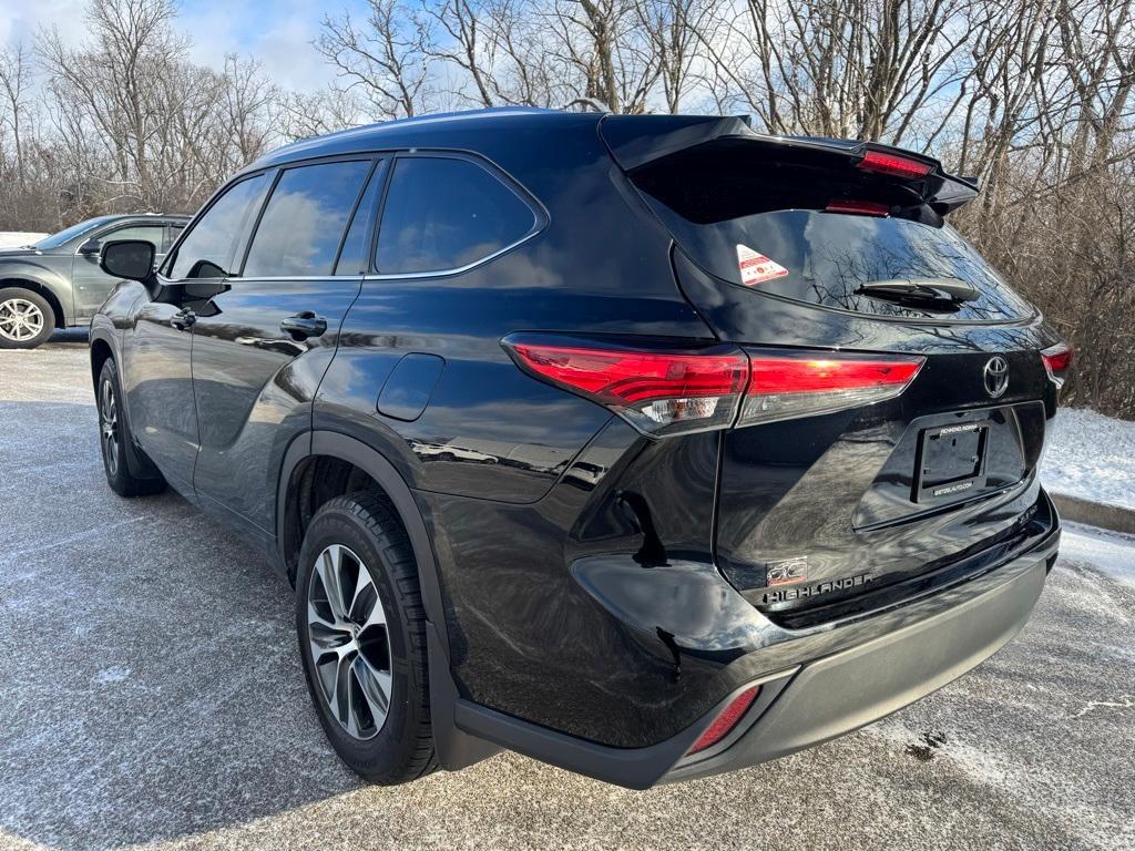 used 2021 Toyota Highlander car, priced at $27,999