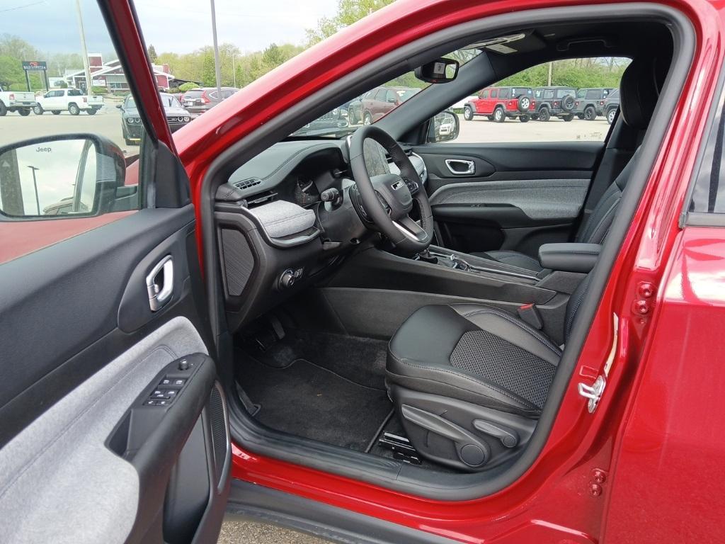 new 2025 Jeep Compass car, priced at $29,876