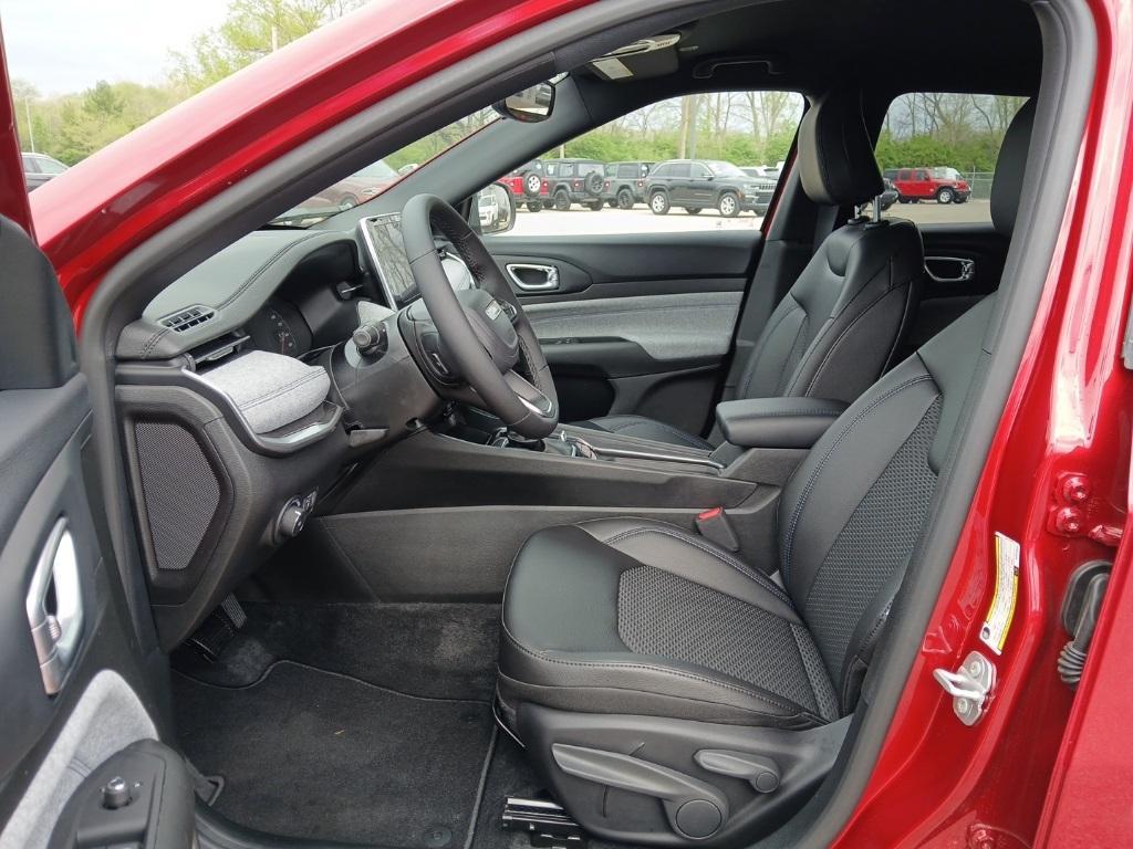 new 2025 Jeep Compass car, priced at $29,876