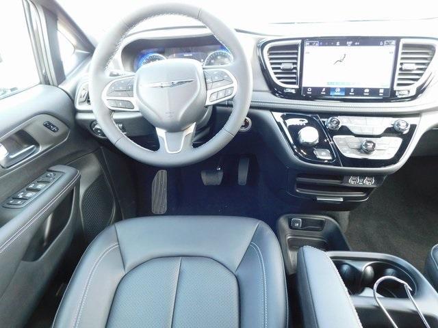new 2025 Chrysler Pacifica car, priced at $38,896