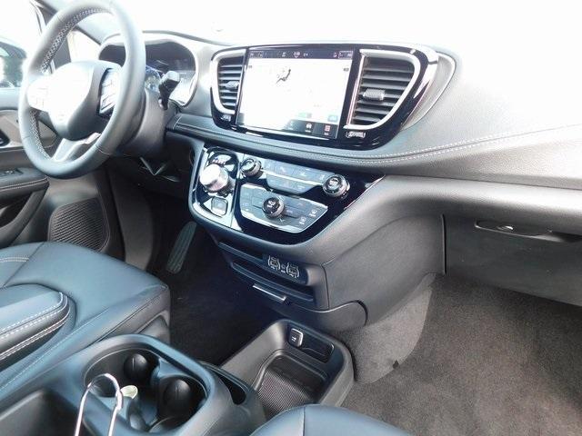 new 2025 Chrysler Pacifica car, priced at $38,896