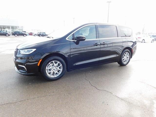new 2025 Chrysler Pacifica car, priced at $38,896