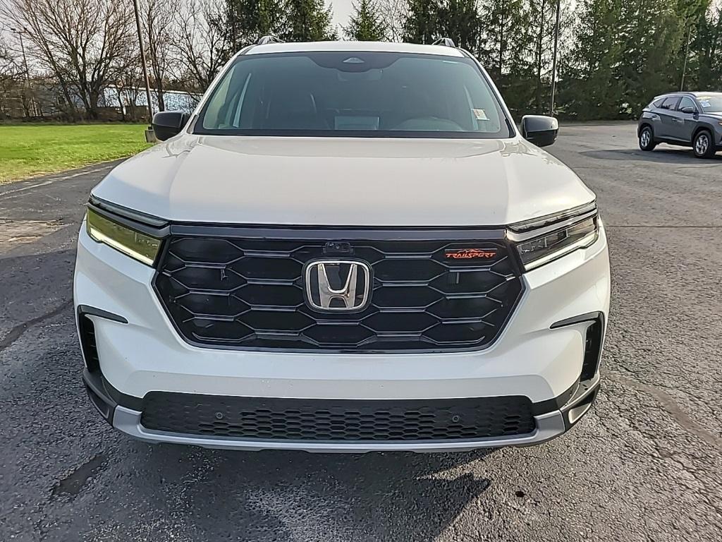 new 2025 Honda Pilot car, priced at $49,300