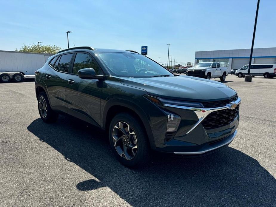 new 2025 Chevrolet Trax car, priced at $25,180