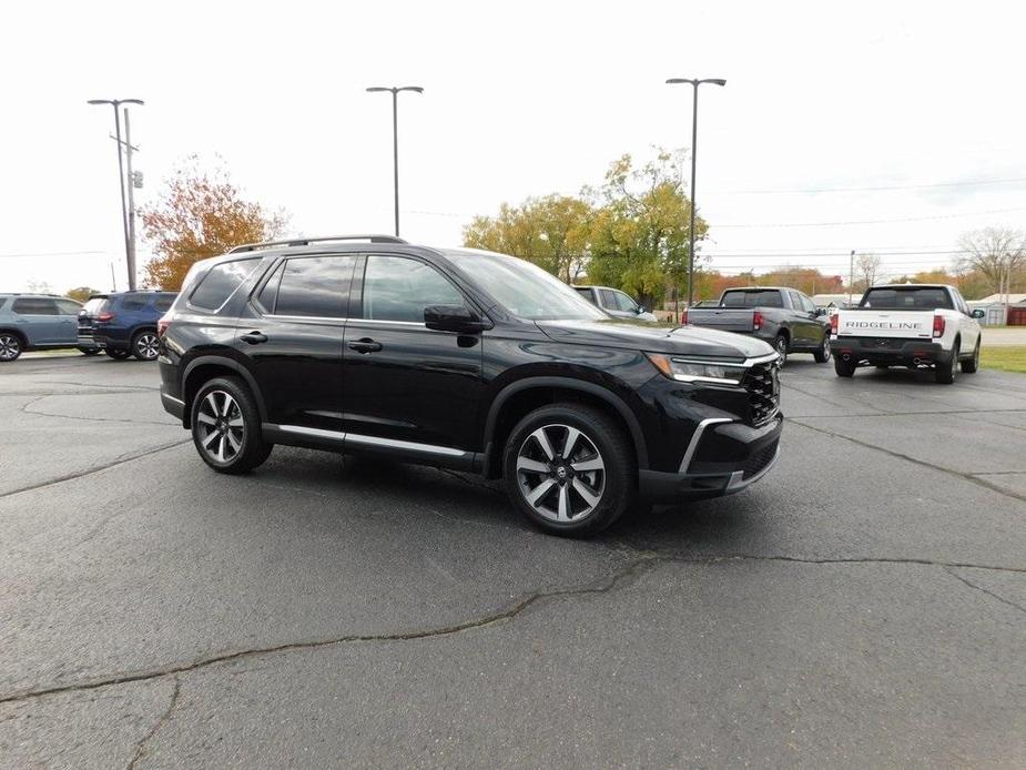 new 2025 Honda Pilot car, priced at $50,995