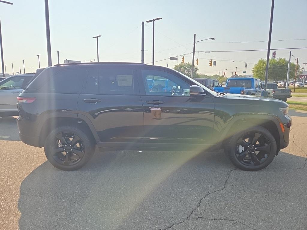new 2025 Jeep Grand Cherokee car, priced at $46,745