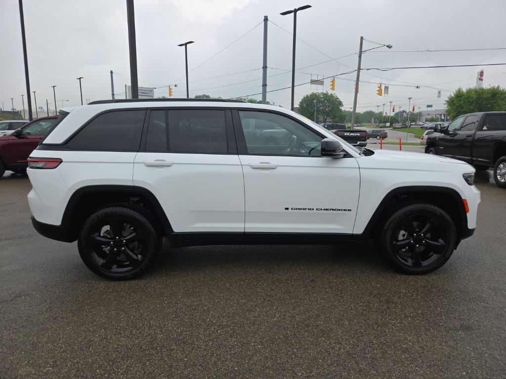 used 2024 Jeep Grand Cherokee car, priced at $39,645
