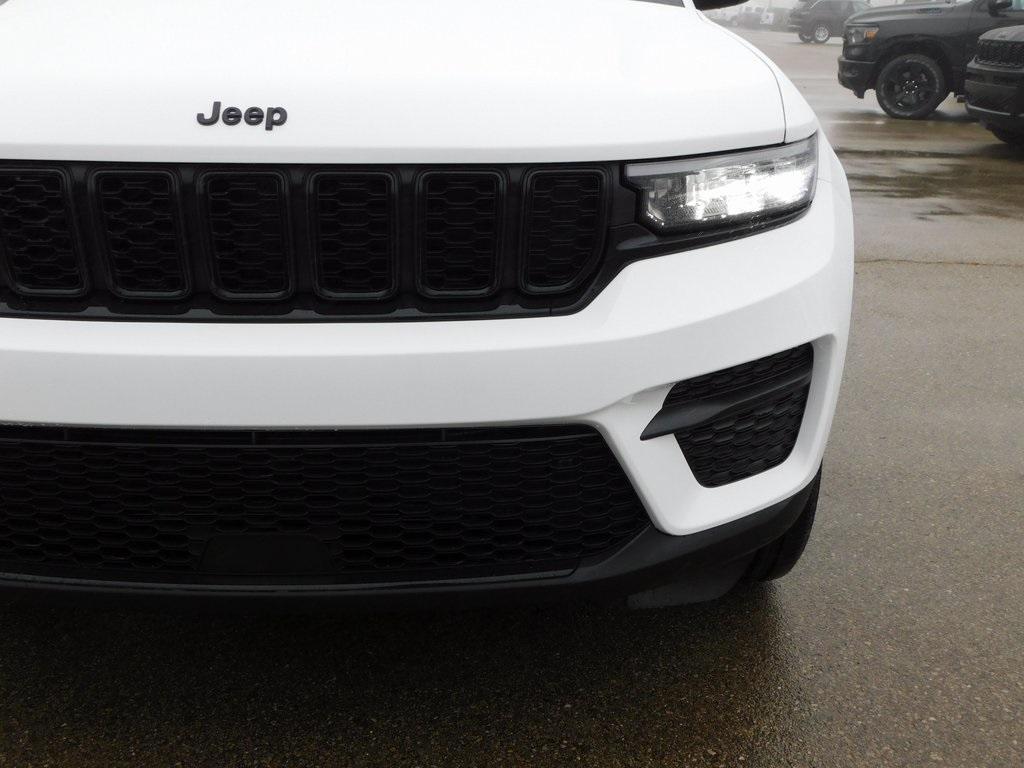 new 2025 Jeep Grand Cherokee car, priced at $43,580