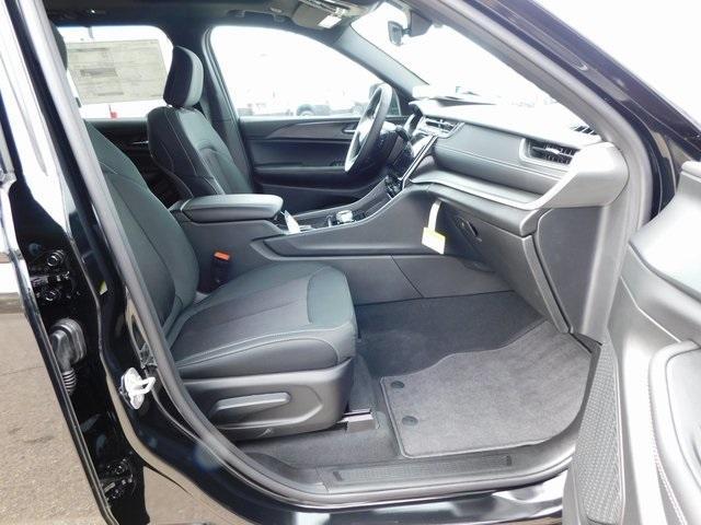 new 2025 Jeep Grand Cherokee car, priced at $39,375