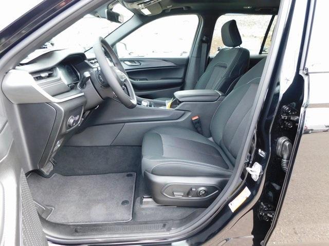 new 2025 Jeep Grand Cherokee car, priced at $39,375