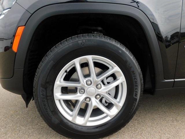 new 2025 Jeep Grand Cherokee car, priced at $39,375