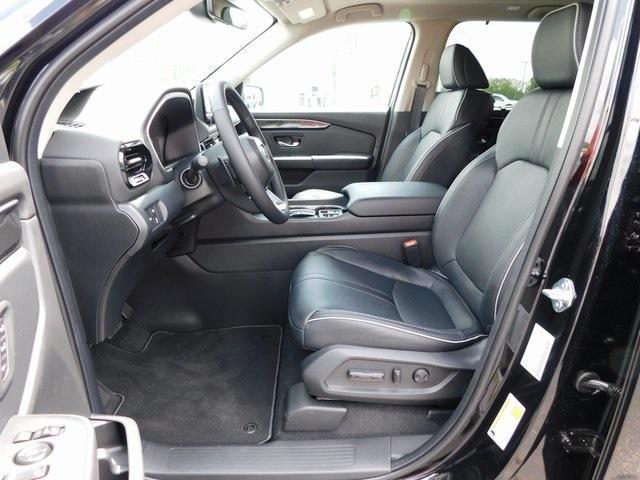 new 2025 Honda Pilot car, priced at $52,988