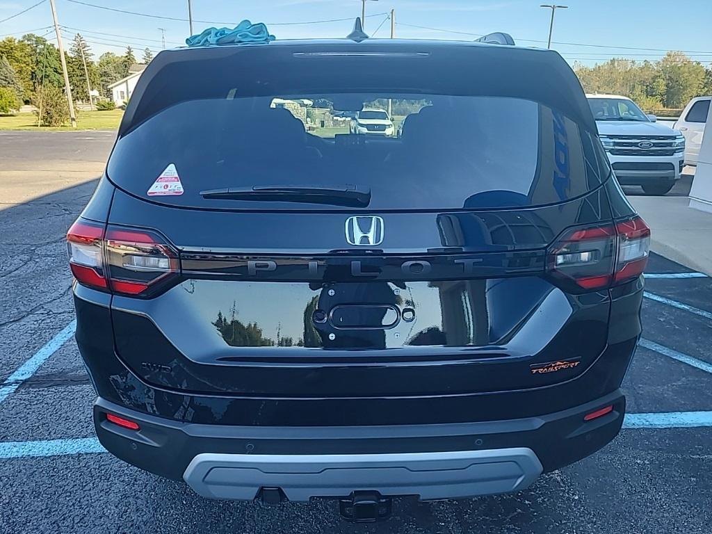 new 2025 Honda Pilot car, priced at $49,560