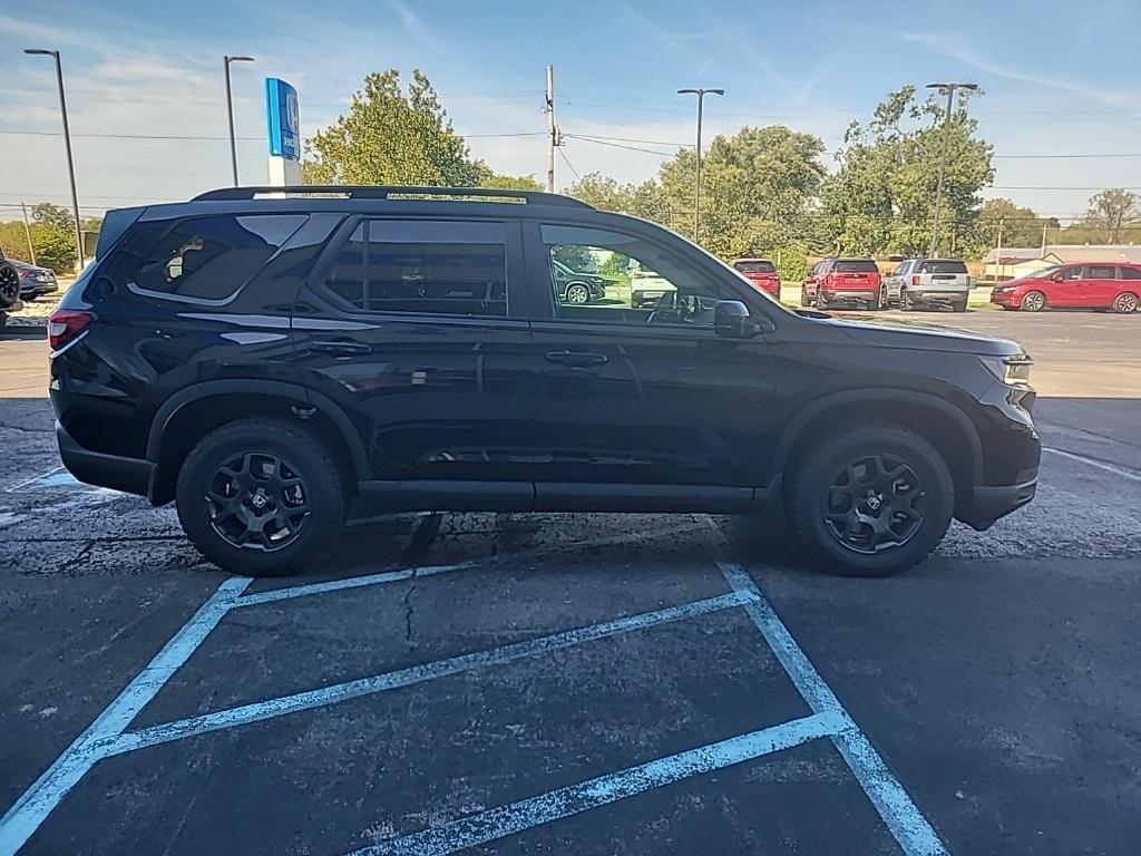 new 2025 Honda Pilot car, priced at $49,560