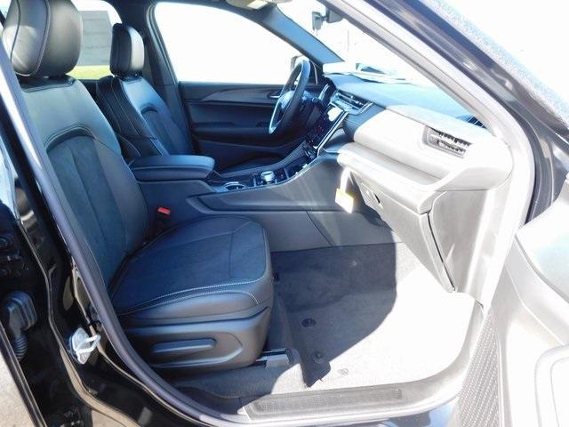 new 2025 Jeep Grand Cherokee car, priced at $43,525