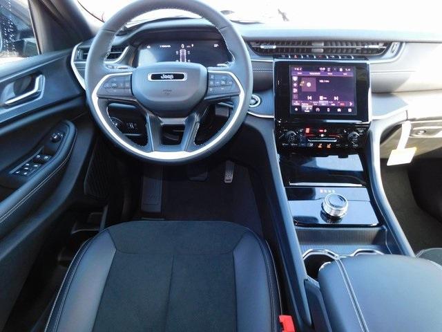 new 2025 Jeep Grand Cherokee car, priced at $43,525