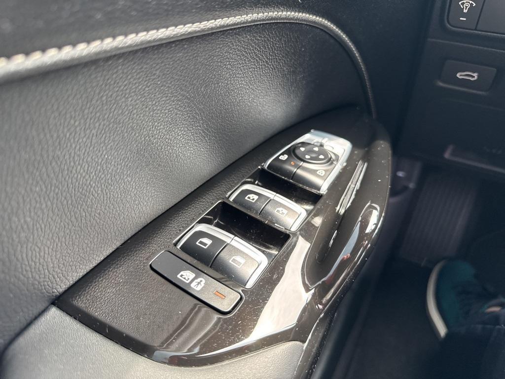 used 2025 Kia K5 car, priced at $29,999