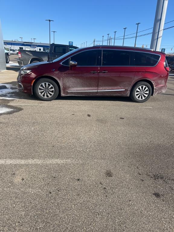 used 2021 Chrysler Pacifica Hybrid car, priced at $25,999